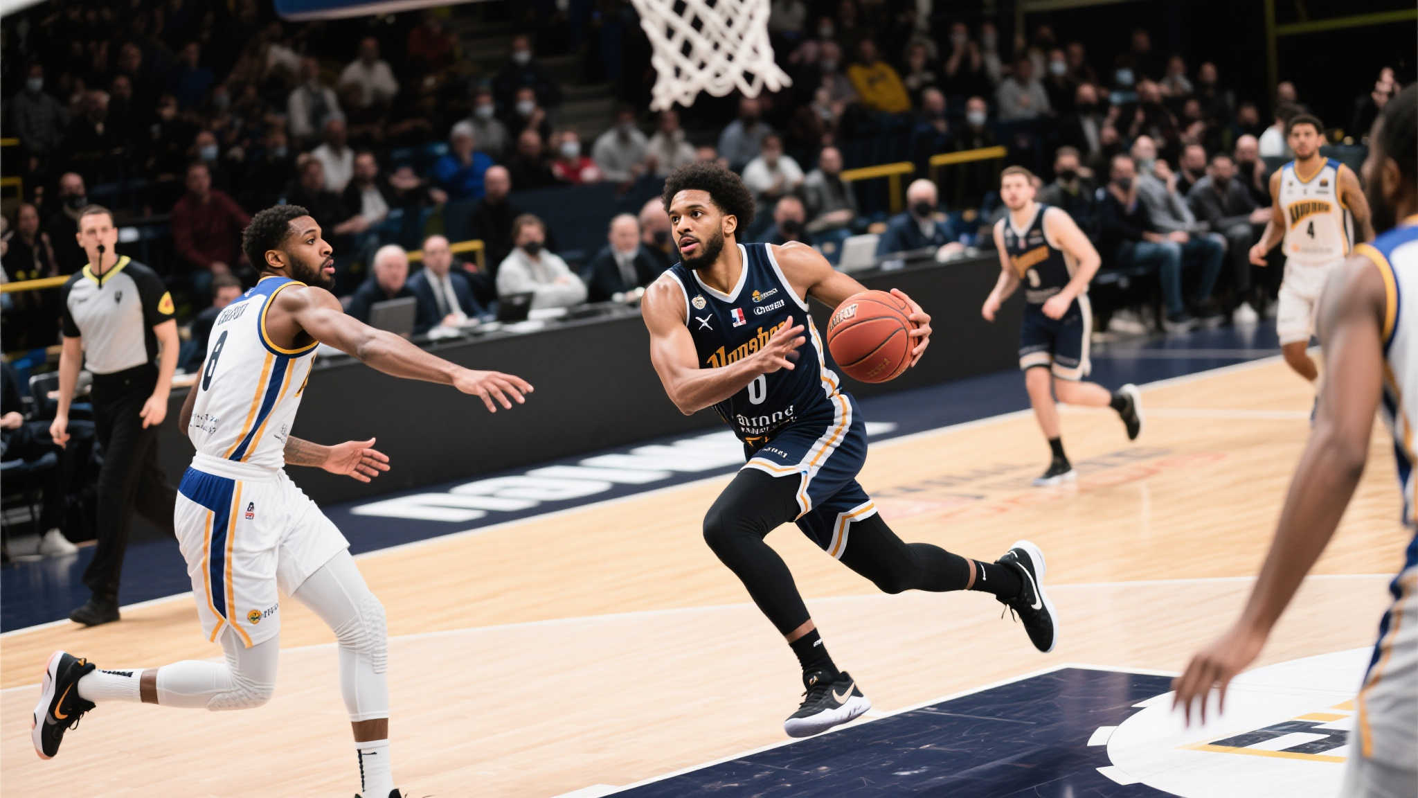 能在一场高强度竞争下频频完成亮眼操作，这源于昂萨尔