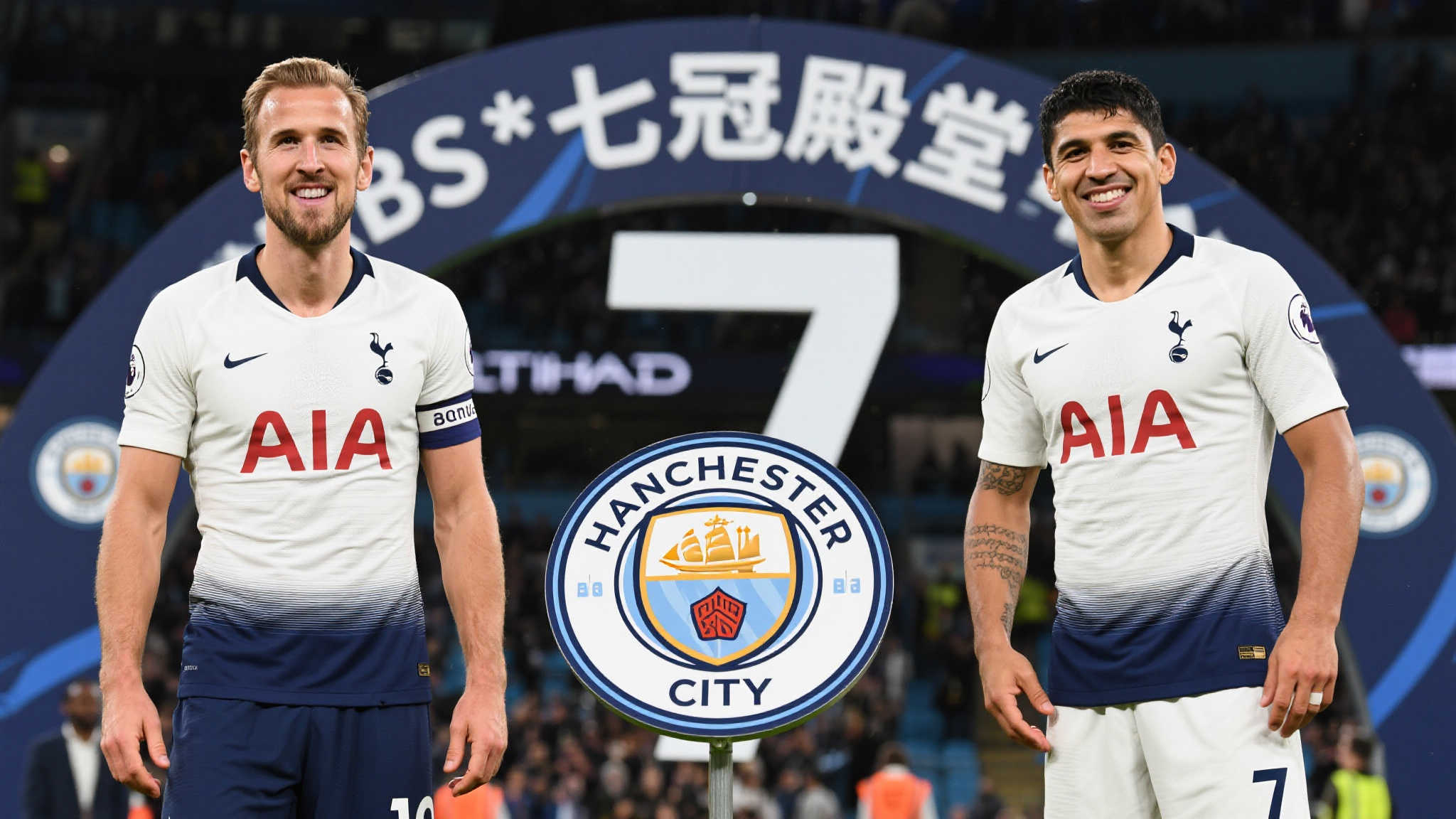 萨拉赫追平凯恩与阿圭罗,以7次获选英超月度最佳球员领跑纪录 在谈论这份殊荣时,不得不提到另外两位同样跻身“*七